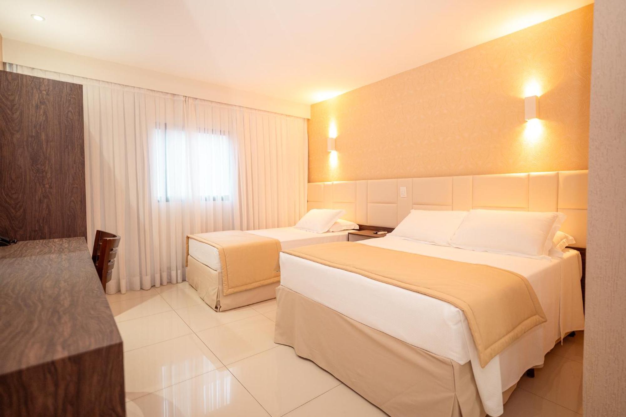 Hotel Girassol Plaza Палмас Екстериор снимка